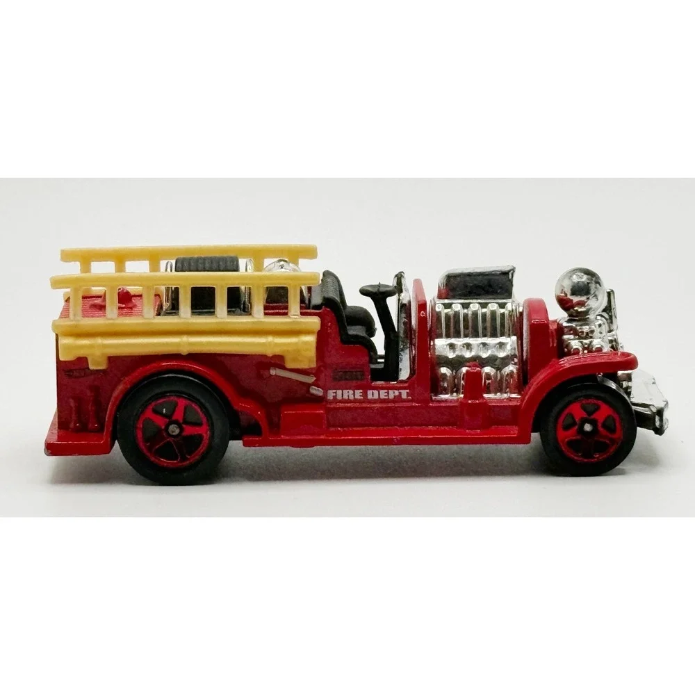 Mattel Hot Wheels‎ Red Black Old Number 5.5 Fire Dept Ladder Truck Diecast